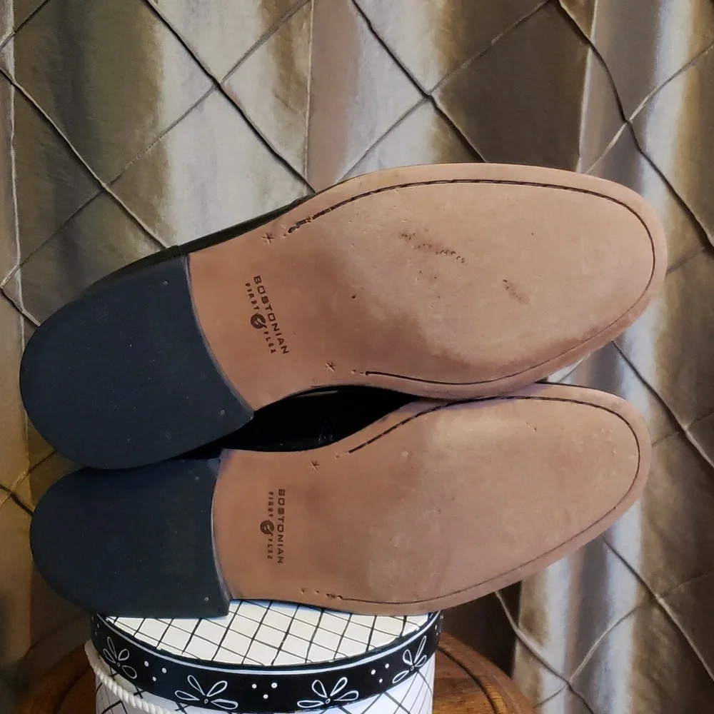 VGUC- Bostonian Classics ‘Kiltie’  Leather WIDE Width Dress Loafers